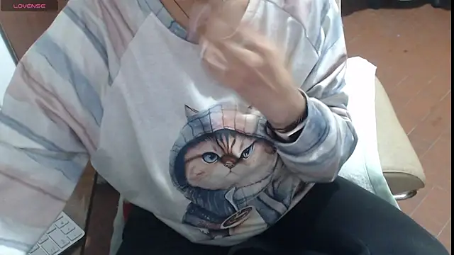 Snapshot of Sexyqueen_mature_ chatting on 03-08-25, 01:17 Sexyqueen mature  online show from 03-08-25, 01:17