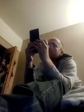 Snapshot of taterae chatting on 11-04-25, 01:32 taterae online show from 11-04-25, 01:32