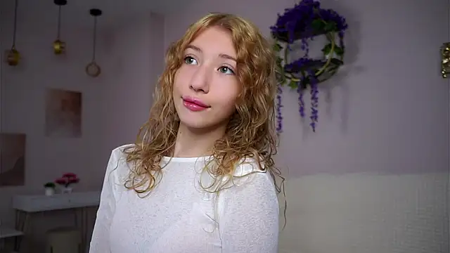 SunnivaCovil online show from 10-25-25, 01:51