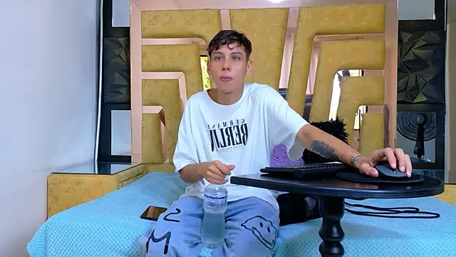 Snapshot of Noahoconor chatting on 09-12-25, 04:29 Noahoconor online show from 09-12-25, 04:29