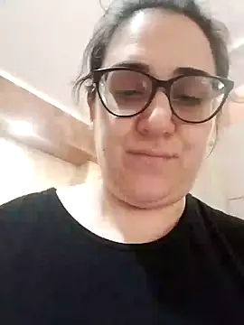 Snapshot of Dolcecurvy chatting on 06-17-26, 01:01 Dolcecurvy online show from 06-17-26, 01:01
