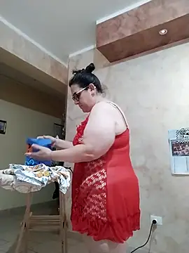 Snapshot of Dolcecurvy chatting on 07-24-26, 02:15 Dolcecurvy online show from 07-24-26, 02:15