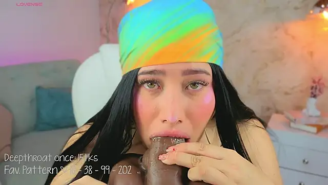 Leaa Cox online show from 12-19-25, 05:25