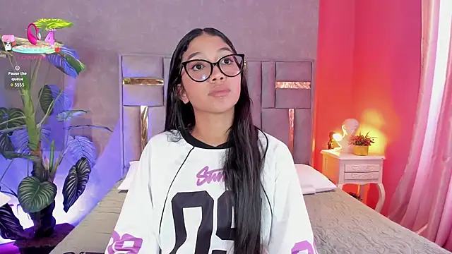 Tyla Ks online show from 03-12-26, 08:15