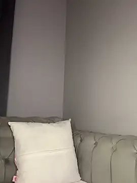 laraaaaaa online show from 11-20-25, 09:36