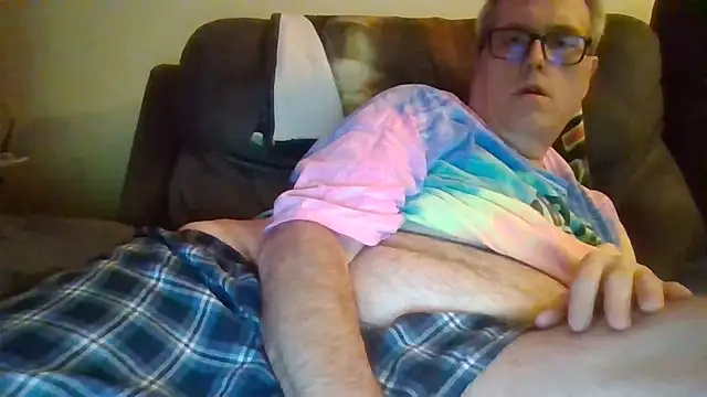 Snapshot of Smallone327 chatting on 09-19-25, 03:52 Smallone327 online show from 09-19-25, 03:52