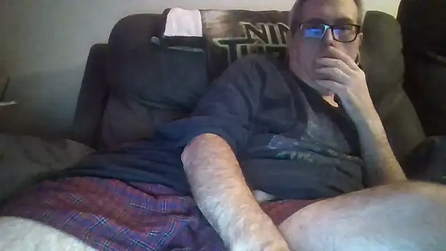 Snapshot of Smallone327 chatting on 09-27-25, 04:06 Smallone327 online show from 09-27-25, 04:06