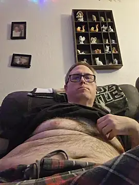 Snapshot of Smallone327 chatting on 10-25-25, 05:59 Smallone327 online show from 10-25-25, 05:59