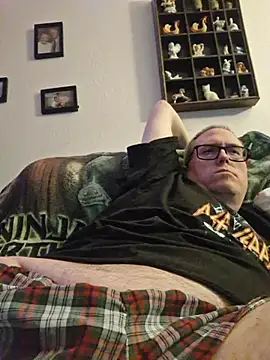 Snapshot of Smallone327 chatting on 01-10-26, 07:21 Smallone327 online show from 01-10-26, 07:21