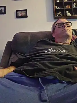 Snapshot of Smallone327 chatting on 03-02-26, 07:37 Smallone327 online show from 03-02-26, 07:37