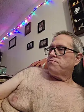 Snapshot of Smallone327 chatting on 06-14-26, 05:09 Smallone327 online show from 06-14-26, 05:09