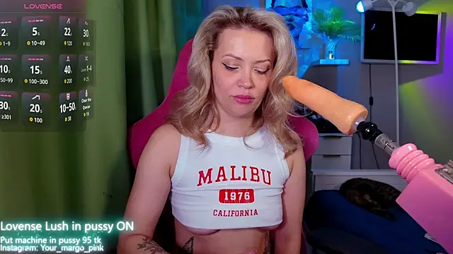 Snapshot of Margony chatting on 10-18-25, 04:26 Margony online show from 10-18-25, 04:26