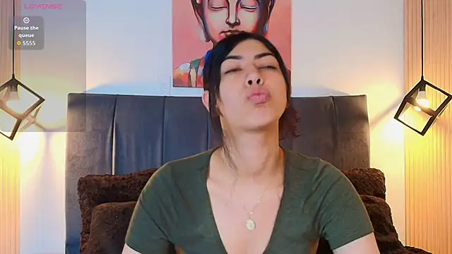 Cassie bloom online show from 11-21-25, 08:07