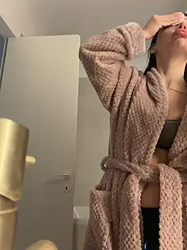 Mia Splash online show from 02-10-26, 07:45