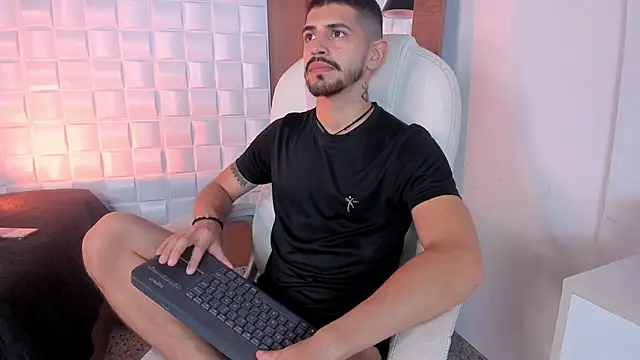 AlejandroStormm online show from 10-26-25, 02:50