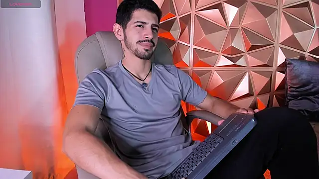 Snapshot of AlejandroStormm chatting on 03-21-26, 04:06 AlejandroStormm online show from 03-21-26, 04:06