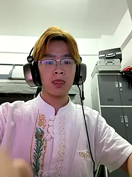 Snapshot of Anson0722 chatting on 09-25-25, 01:04 Anson0722 online show from 09-25-25, 01:04