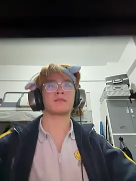 Snapshot of Anson0722 chatting on 10-27-25, 03:27 Anson0722 online show from 10-27-25, 03:27