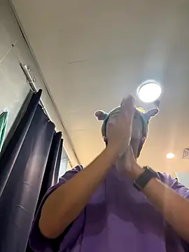 Snapshot of Anson0722 chatting on 10-30-25, 03:35 Anson0722 online show from 10-30-25, 03:35