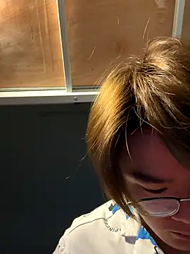 Snapshot of Anson0722 chatting on 11-25-25, 03:23 Anson0722 online show from 11-25-25, 03:23