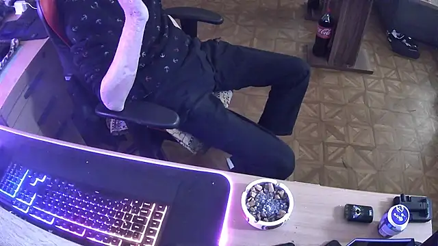 DerGeileLoveboy online show from 04-13-26, 04:12