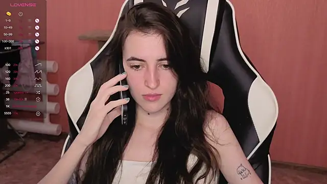 Snapshot of reaiss chatting on 09-19-25, 02:35 reaiss online show from 09-19-25, 02:35