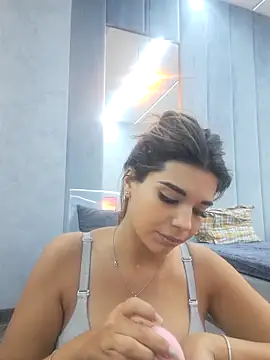 Snapshot of Bella_Posh chatting on 10-14-25, 07:20 Bella Posh online show from 10-14-25, 07:20