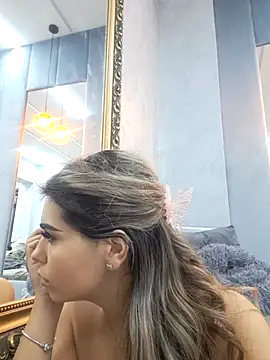 Snapshot of Bella_Posh chatting on 10-22-25, 04:46 Bella Posh online show from 10-22-25, 04:46