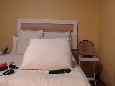 Bee Bella1 online show from 06-10-26, 05:34