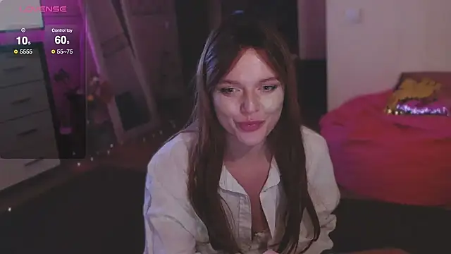 Snapshot of CherryRed_Girl chatting on 02-22-25, 01:33 CherryRed Girl online show from 02-22-25, 01:33