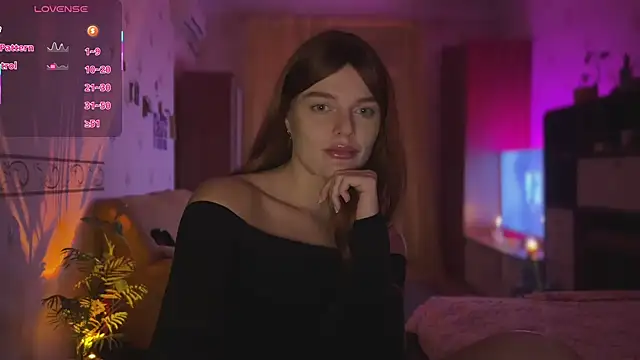 Snapshot of CherryRed_Girl chatting on 10-23-25, 07:45 CherryRed Girl online show from 10-23-25, 07:45