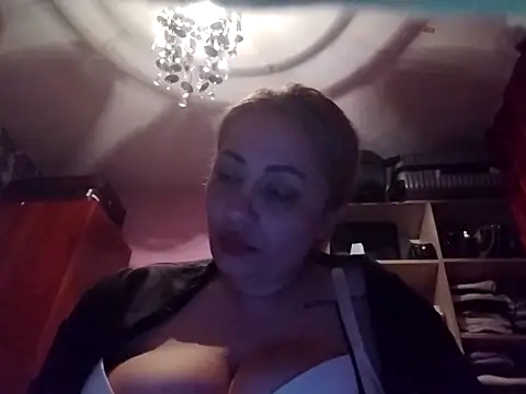 Snapshot of wife45bbw chatting on 03-17-25, 06:21 wife45bbw online show from 03-17-25, 06:21