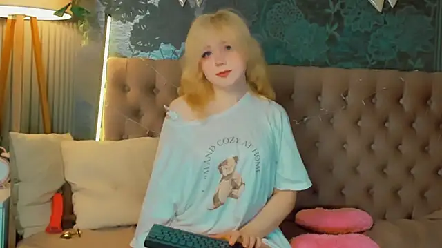 EmilyAngells online show from 03-10-26, 06:51