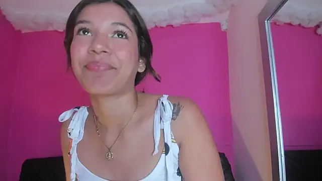 Snapshot of violett_24_ chatting on 02-24-25, 02:15 violett 24 online show from 02-24-25, 02:15