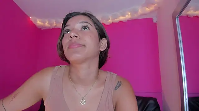 Snapshot of violett_24_ chatting on 02-25-25, 06:31 violett 24 online show from 02-25-25, 06:31