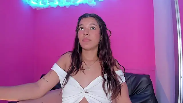 Snapshot of violett_24_ chatting on 02-27-25, 06:31 violett 24 online show from 02-27-25, 06:31