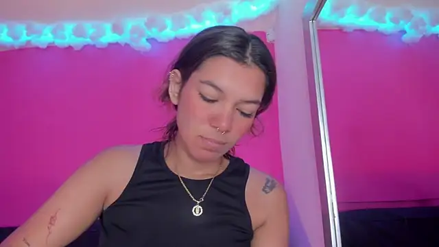 Snapshot of violett_24_ chatting on 03-05-25, 12:55 violett 24 online show from 03-05-25, 12:55