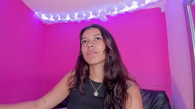 Snapshot of violett_24_ chatting on 03-05-25, 07:06 violett 24 online show from 03-05-25, 07:06