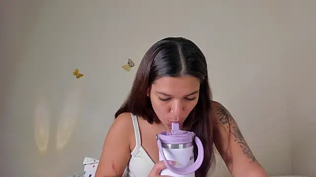 Snapshot of violett_24_ chatting on 10-20-25, 11:27 violett 24 online show from 10-20-25, 11:27