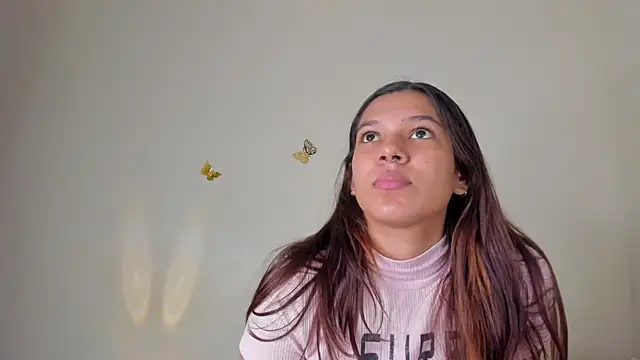 Snapshot of violett_24_ chatting on 10-22-25, 11:26 violett 24 online show from 10-22-25, 11:26