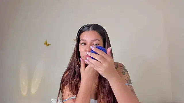 Snapshot of violett_24_ chatting on 10-25-25, 12:51 violett 24 online show from 10-25-25, 12:51