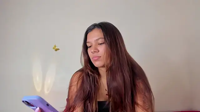 Snapshot of violett_24_ chatting on 11-21-25, 12:43 violett 24 online show from 11-21-25, 12:43