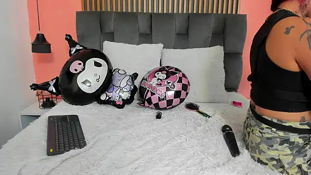 Snapshot of Georgina_Vega chatting on 10-28-25, 04:16 Georgina Vega online show from 10-28-25, 04:16