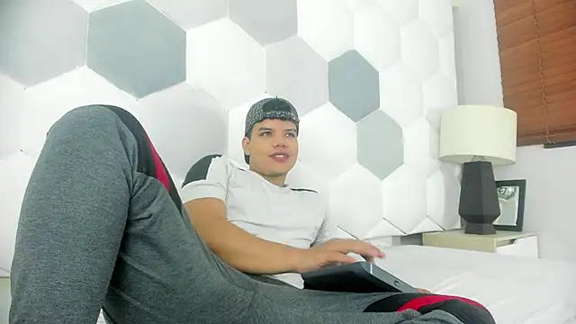 Axel Forte online show from 04-30-26, 02:01
