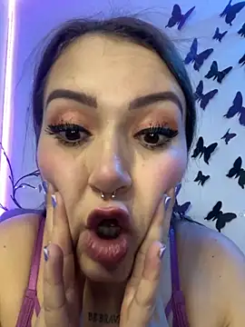 Luna kitty online show from 11-15-25, 12:56