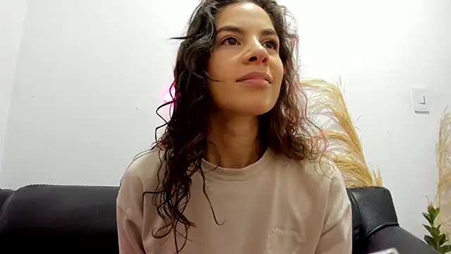 jessyegoldenn online show from 06-18-26, 05:50