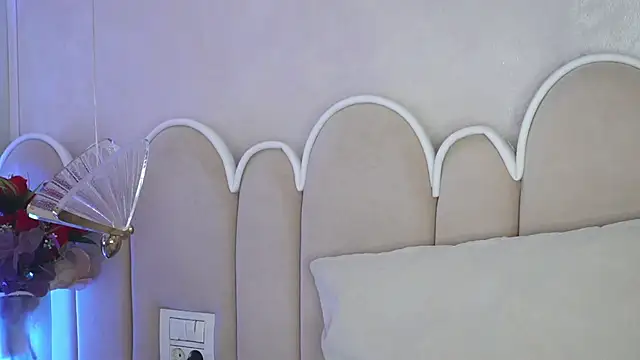 Alice Voss online show from 12-22-25, 06:43