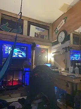 Polaroid White online show from 11-18-25, 01:11