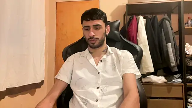 Snapshot of iendriw chatting on 10-08-25, 03:37 iendriw online show from 10-08-25, 03:37