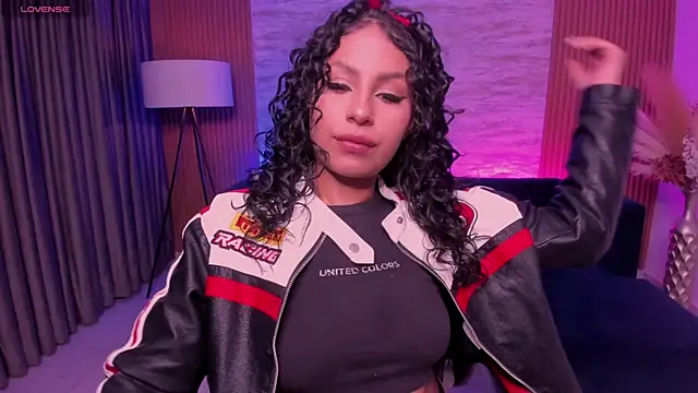 hannah thomson  online show from 10-14-25, 03:07